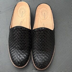 Brioso Black Woven Leather Slip-On Mules